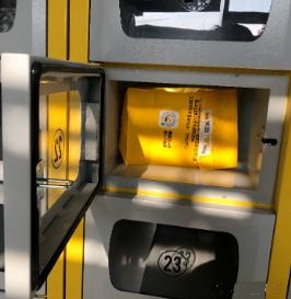 打開智能美團外賣柜后即可取餐.jpg 打開智能美團外賣柜后即可取餐.jpg